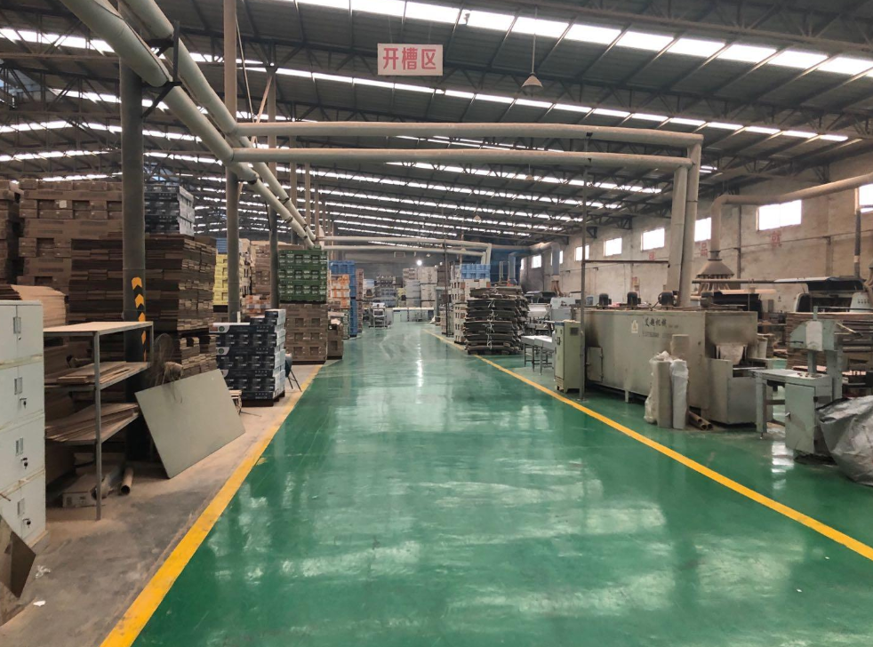Inside a Laminate Flooring Factory: What Really Happens Behind Consistent Bulk Orders 1 5890fe8f 5080 426c 9d6d 09f63dba59f2
